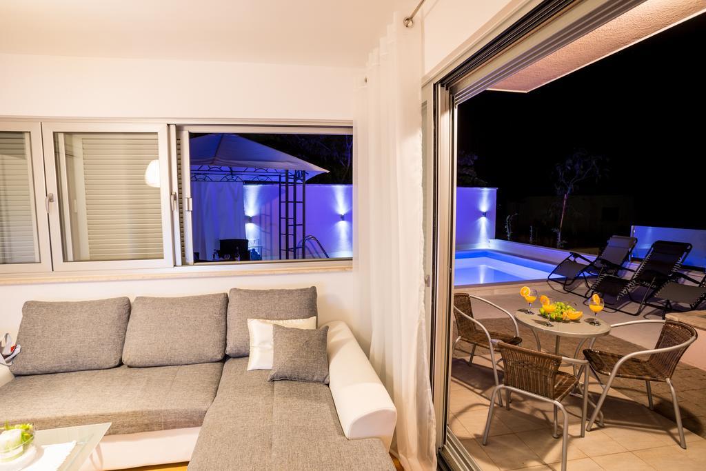 Apartment Falcon Stari Grad  Room photo