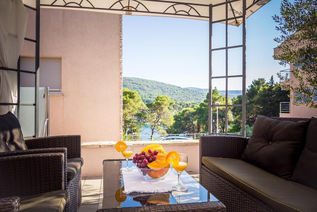 Apartment Falcon Stari Grad  Room photo