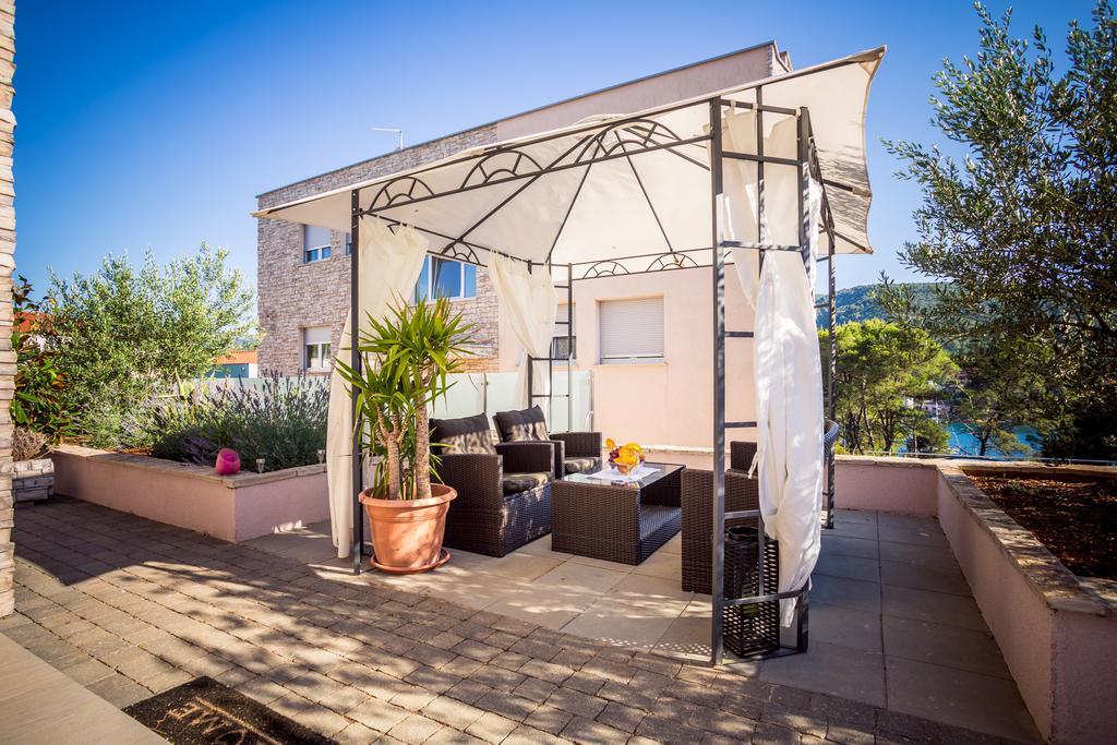 Apartment Falcon Stari Grad  Room photo
