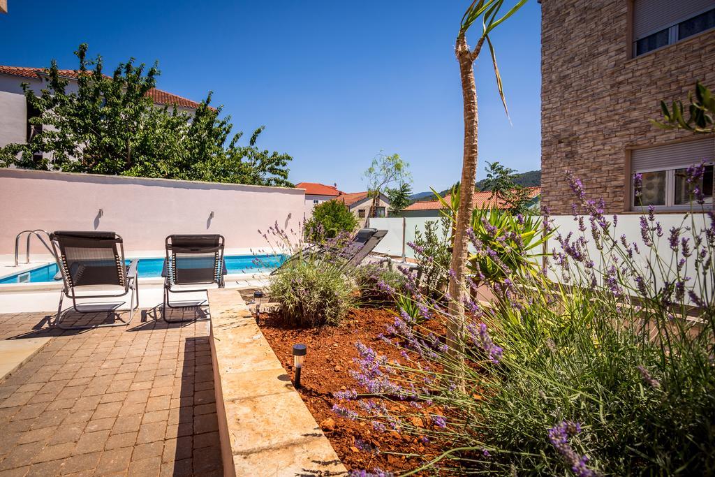 Apartment Falcon Stari Grad  Room photo