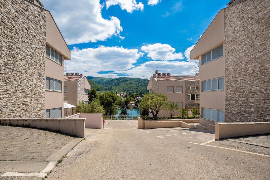 Apartment Falcon Stari Grad  Room photo