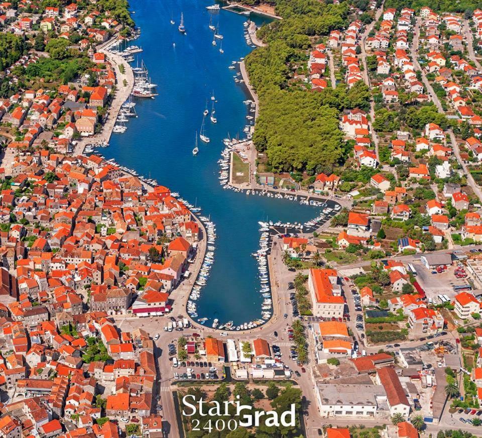 Apartment Falcon Stari Grad  Exterior photo